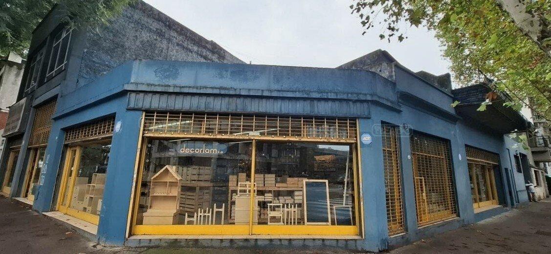 Foto de ALQUILER!!! Local en esquina - Álvarez Thomas y Juramento., imagen 1