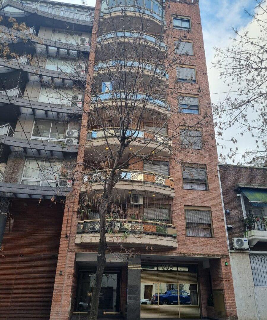 Foto de Venta precioso departamento de tres ambientes con cochera, situado, imagen 2