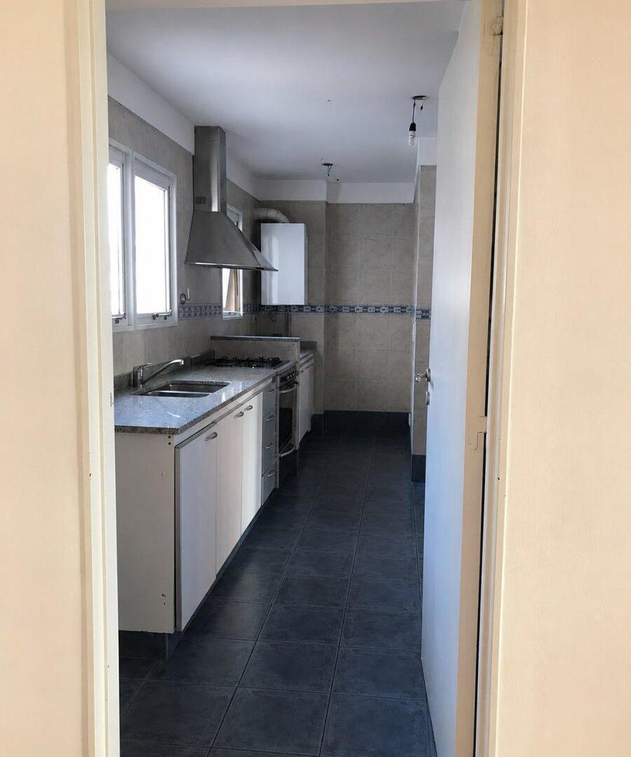 Foto de Venta precioso departamento de tres ambientes con cochera, situado, imagen 5