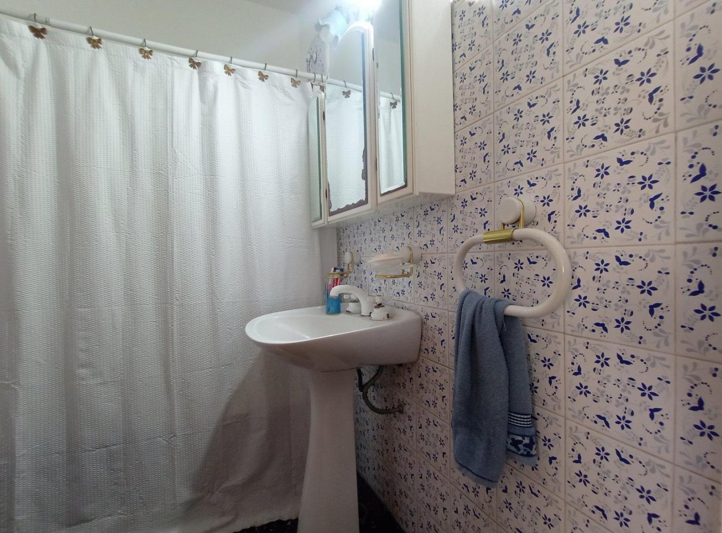 Foto de PH 2 ambientes con patio y terraza en Venta en Pompeya, imagen 5