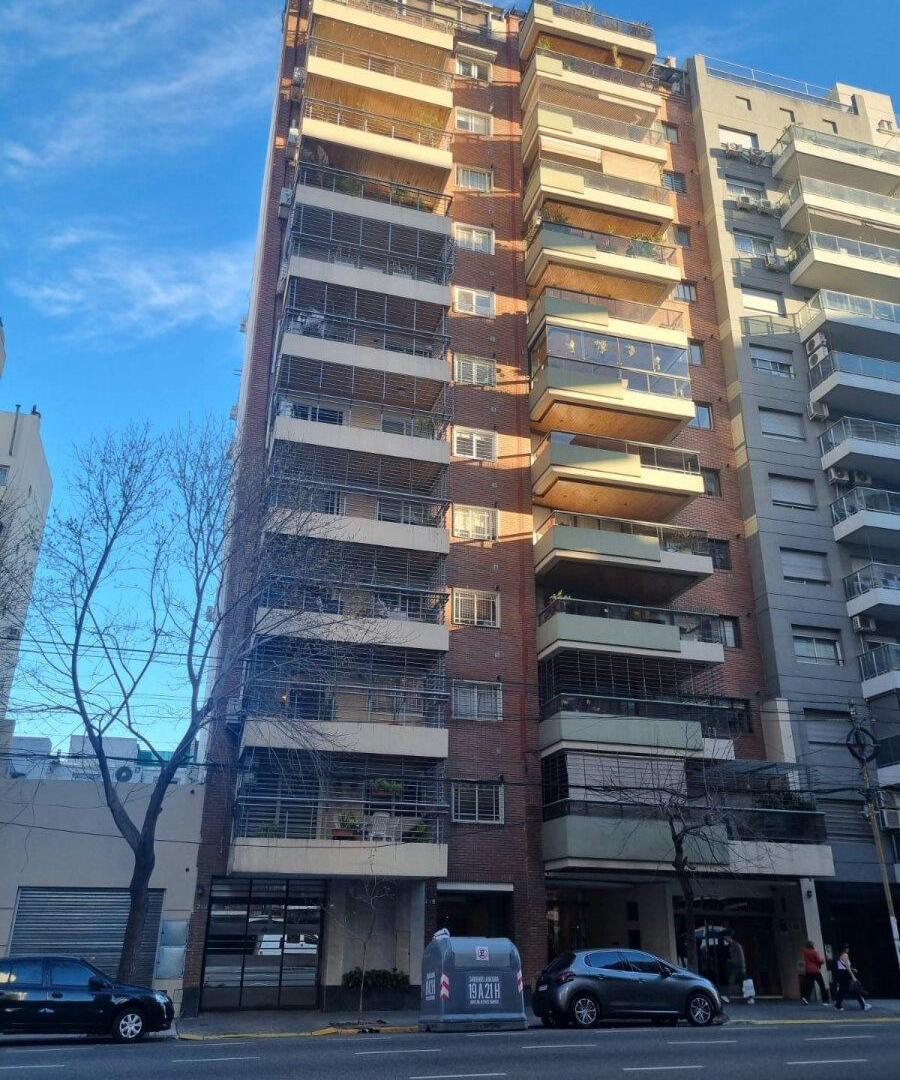 Foto de Venta piso de 4 ambientes con terraza propia y cochera, ubicado sobre, imagen 1