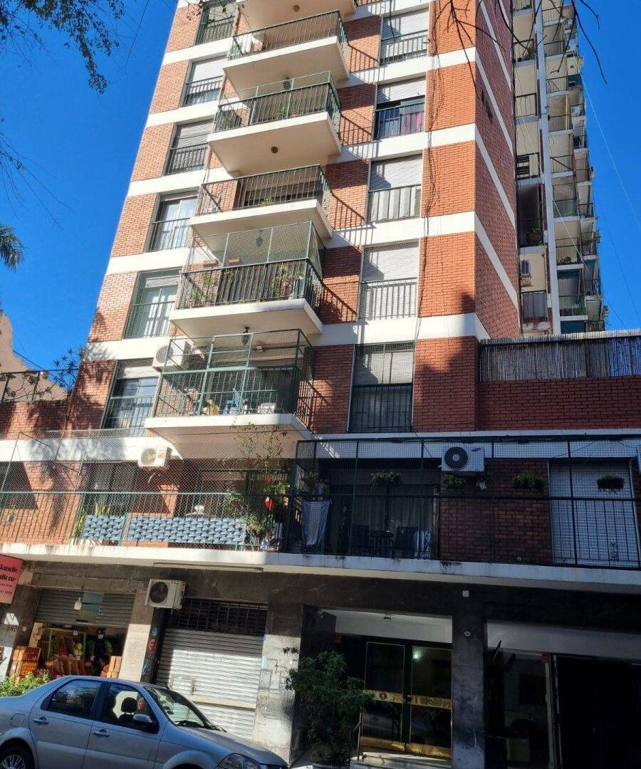Foto de Venta precioso departamento de tres ambientes con dependencia y baño de, imagen 2