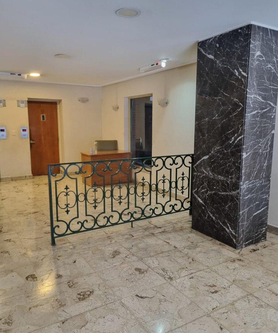 Foto de Venta precioso departamento de tres ambientes con dependencia y baño de, imagen 1