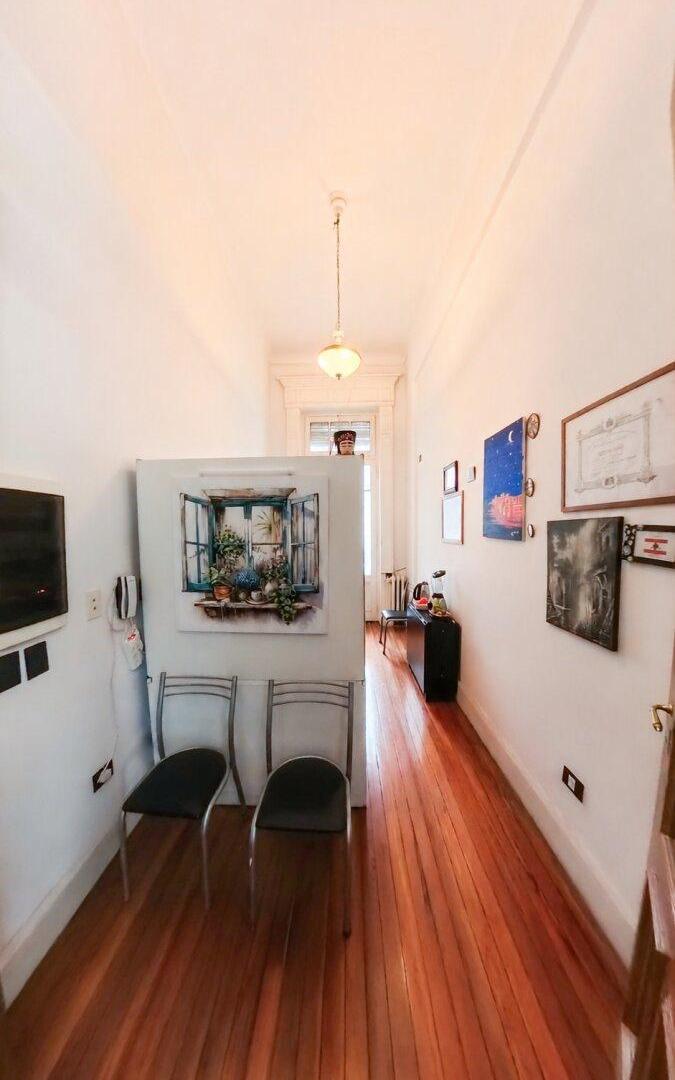 Foto de Venta Semipiso Señorial de 230 m² con Balcón, Techos Altos y Gran, imagen 2