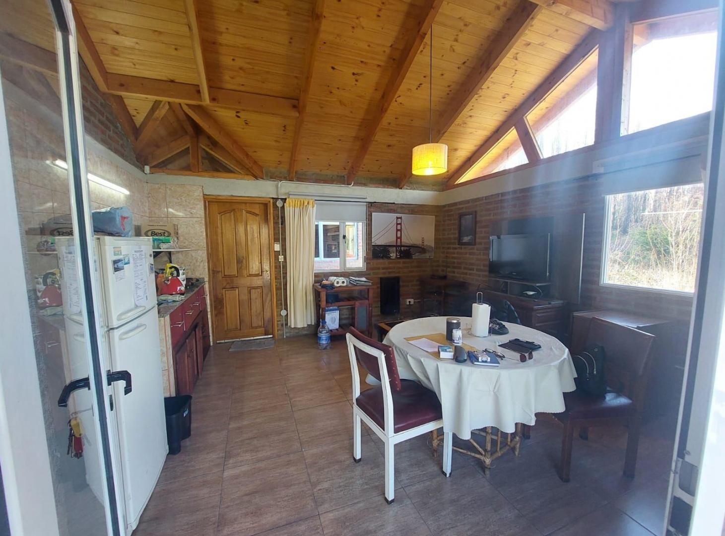 Foto de (064) Lago Puelo | Casa y Galpón de 216 m² sobre Ruta 16 con frente, imagen 2