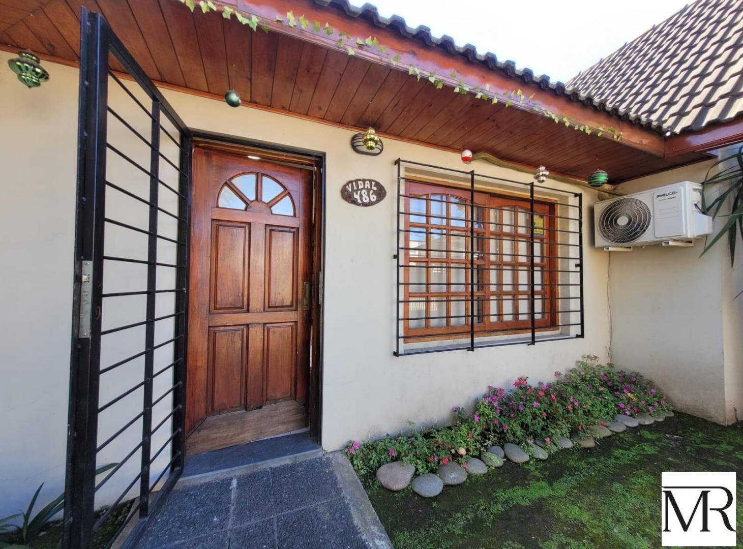 Foto de Hermoso Chalet 4 ambientes con Cochera, Parque y Piscina, imagen 4