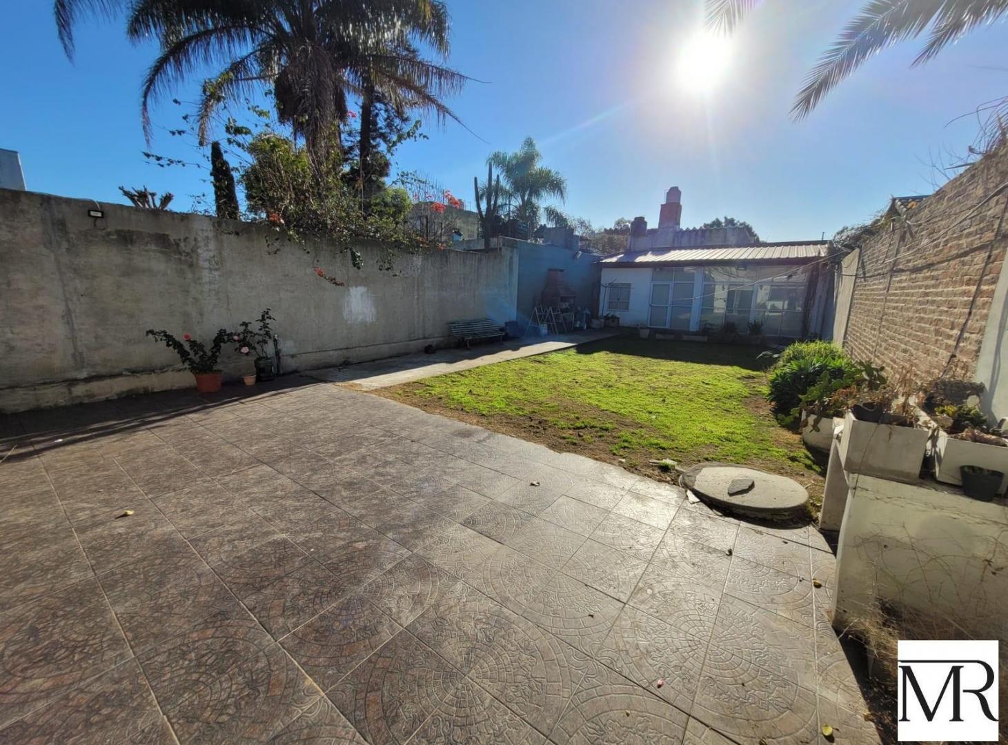 Foto de PH 4 ambientes en venta en Wilde con gran Parque y Quincho, imagen 2
