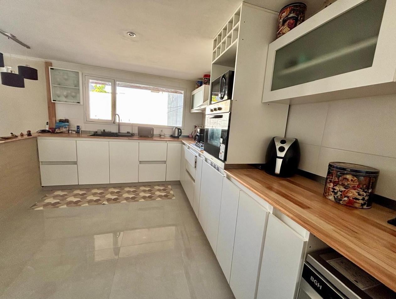 Foto de CASA 4 AMBIENTES - COCHERA - PATIO - B° ESTILO SOLANA - PTO MADRYN, imagen 1