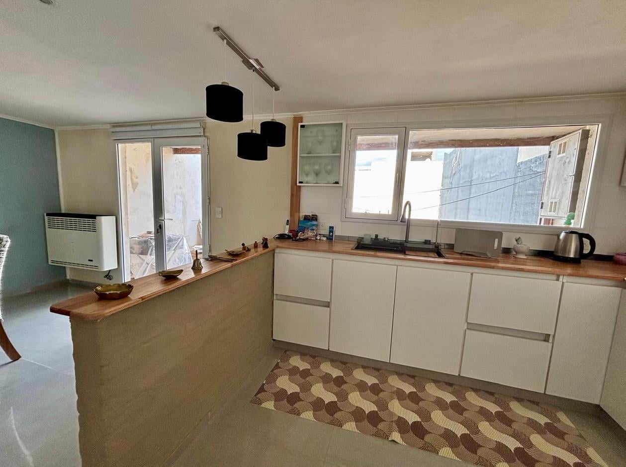Foto de CASA 4 AMBIENTES - COCHERA - PATIO - B° ESTILO SOLANA - PTO MADRYN, imagen 3