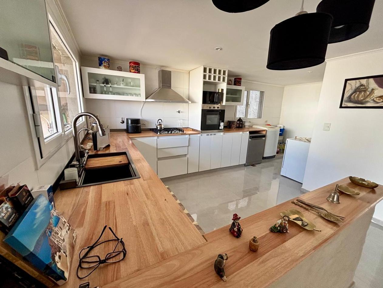 Foto de CASA 4 AMBIENTES - COCHERA - PATIO - B° ESTILO SOLANA - PTO MADRYN, imagen 5