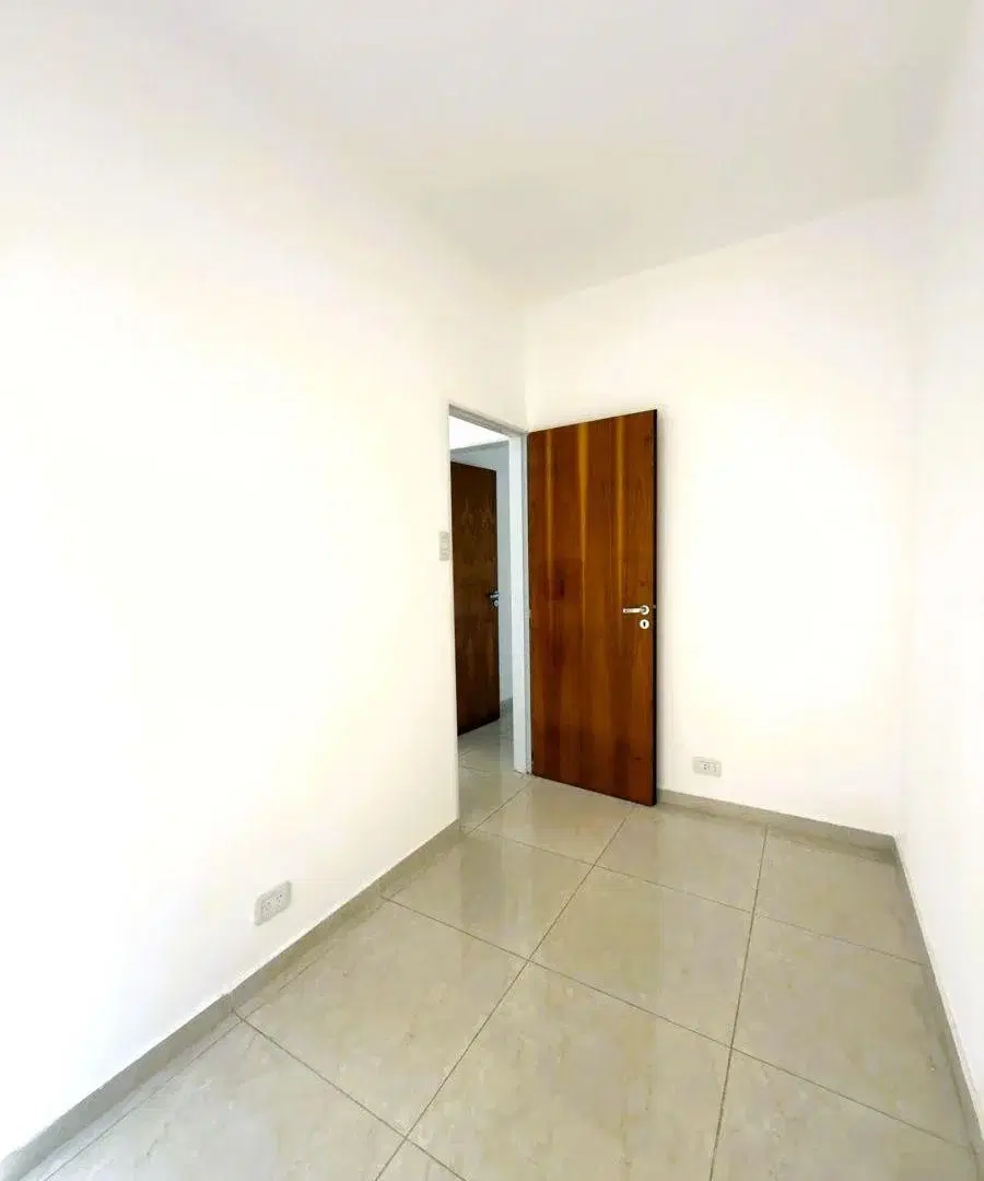 SE VENDE CASA TIPO PH EN LANÚS CENTRO (3 AMBIENTES, TERRAZA PROPIA, SIN EXPENSAS, 85 m2, EXCELENTE). 4