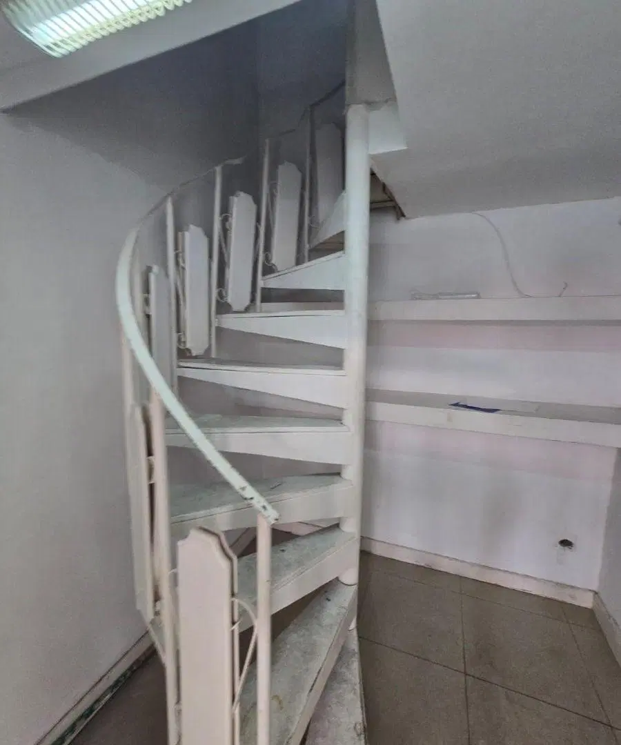 Se alquila local de 40 m2 5