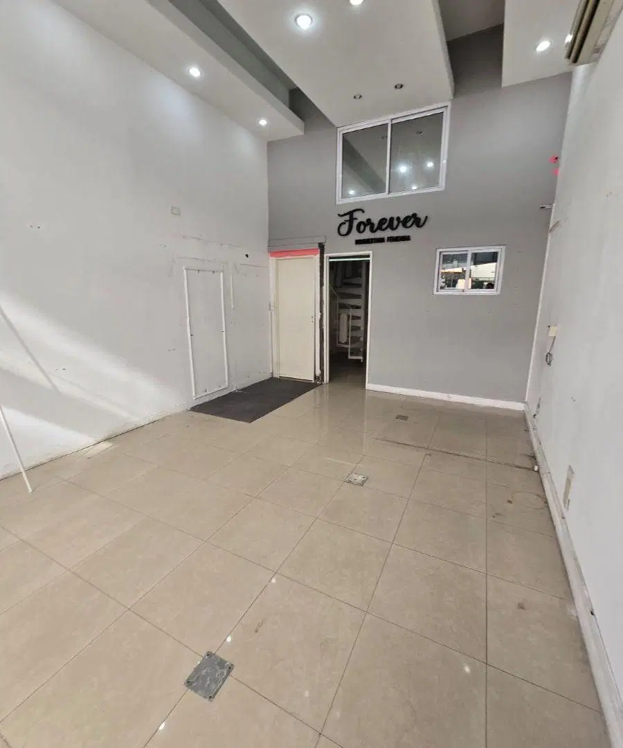 Se alquila local de 40 m2 2