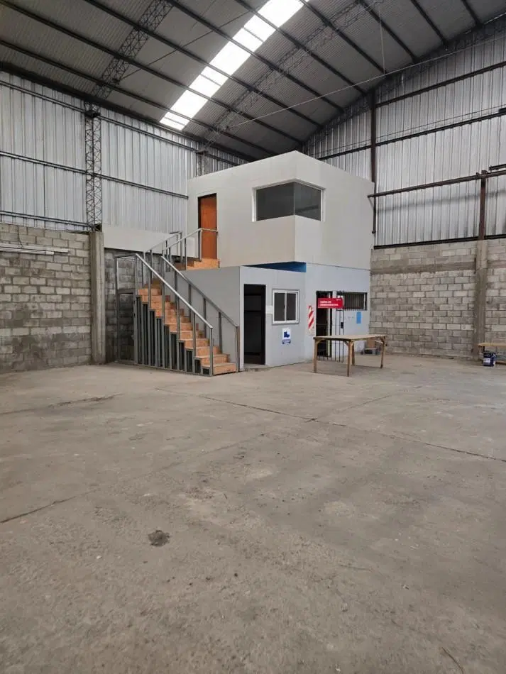se alquila Galpon de 800 m2 5