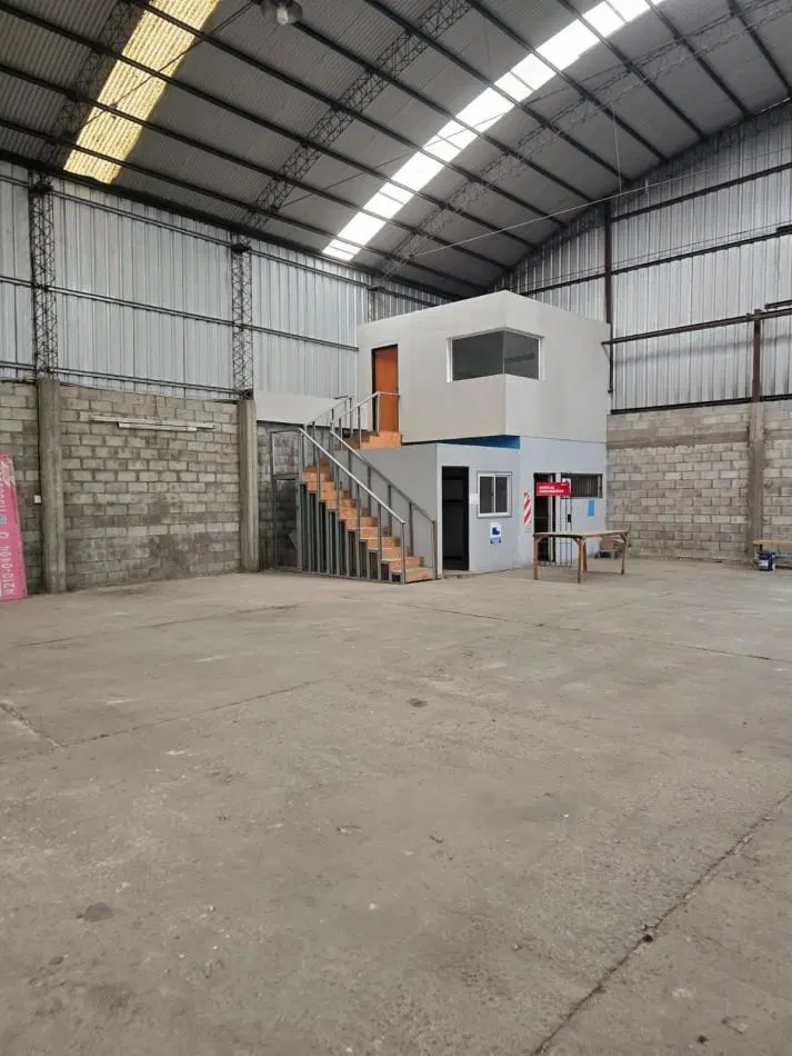 se alquila Galpon de 800 m2 4