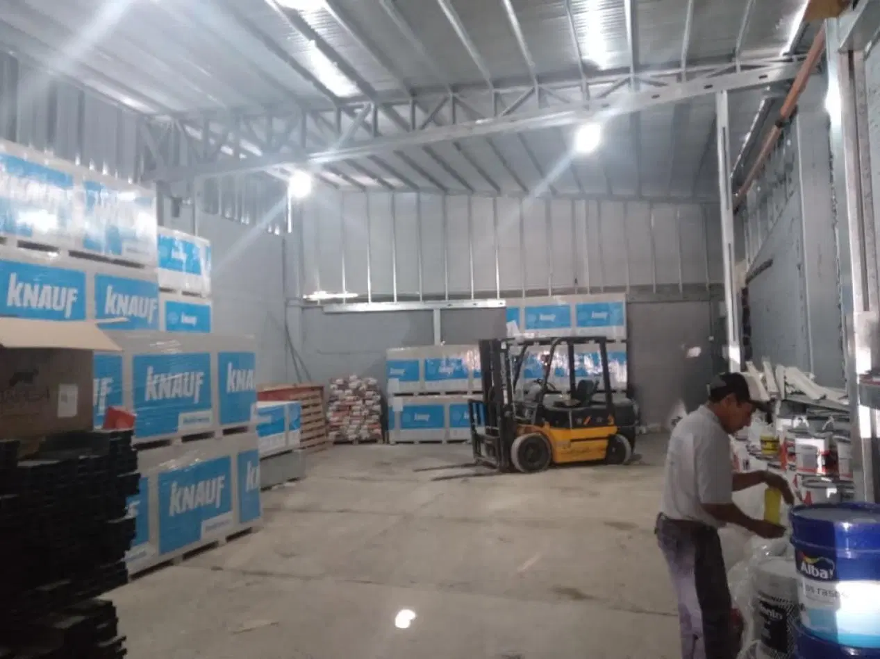 Se alquila local comercial frente a plaza San martin 1