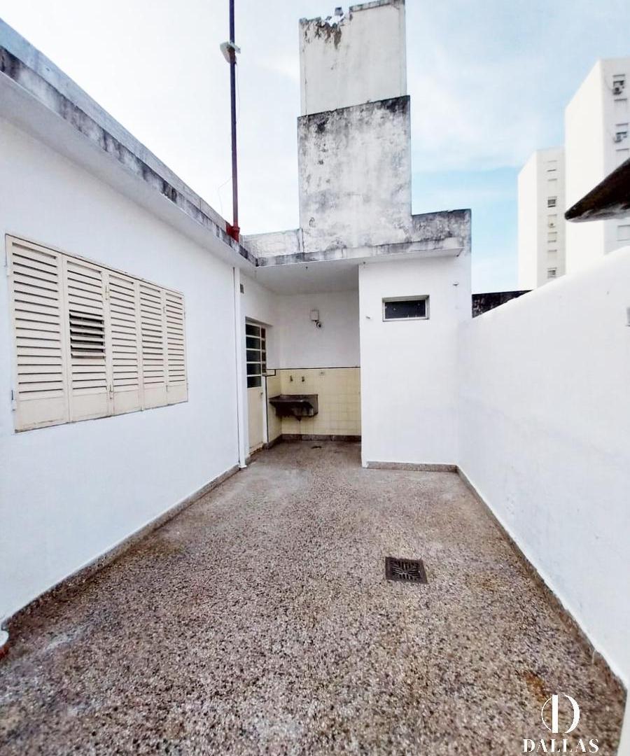 Foto de DEPARTAMENTO 3 DORMITORIOS Y PATIO EN CENTRO, imagen 2