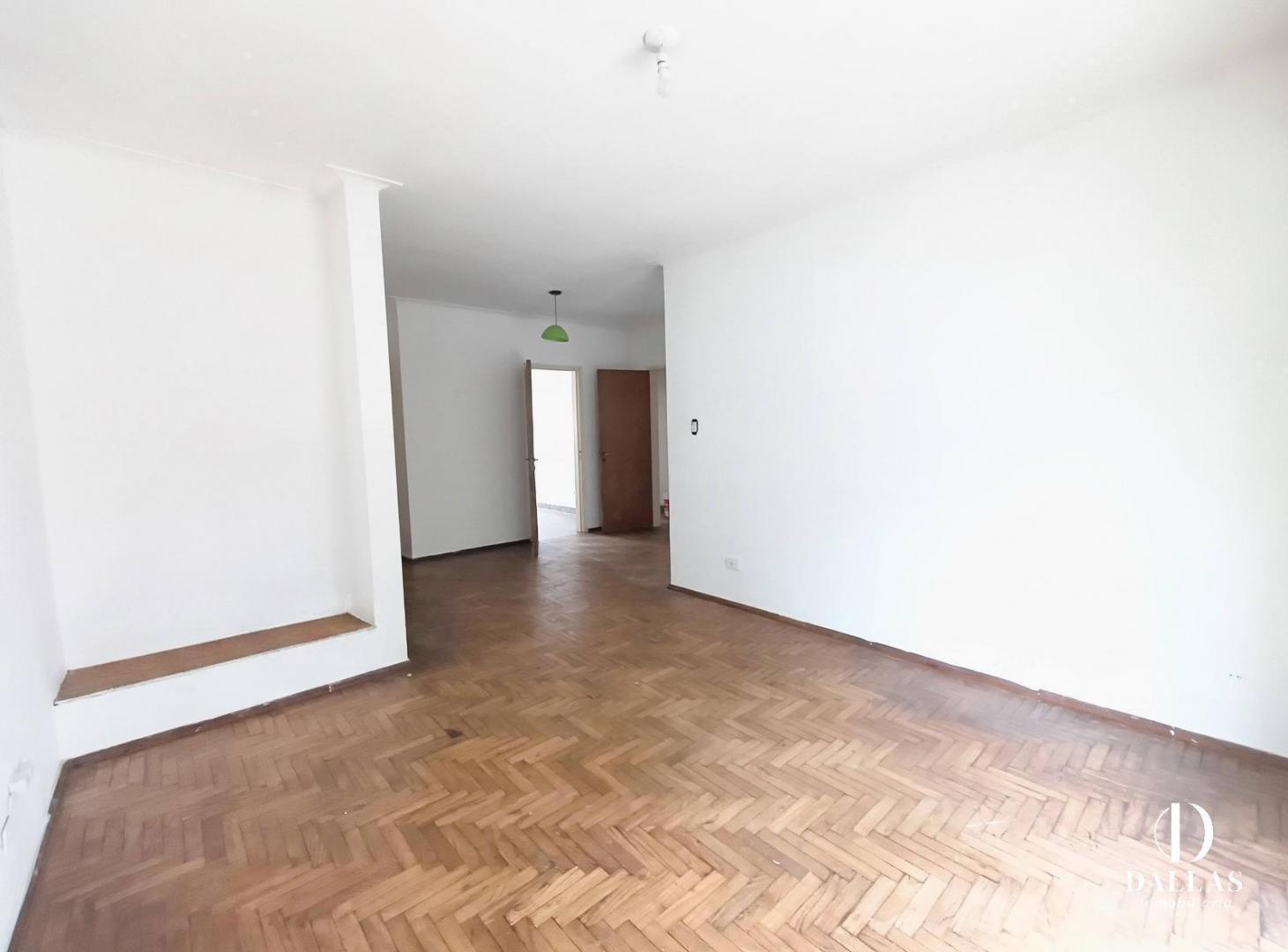Foto de DEPARTAMENTO 3 DORMITORIOS Y PATIO EN CENTRO, imagen 3