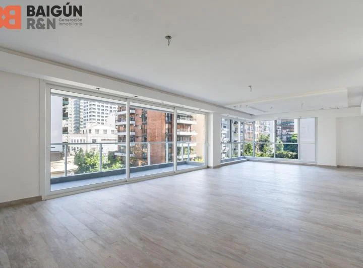 SEMIPISO DE 4 DORMITORIOS CON DEPENDENCIA EN PALERMO