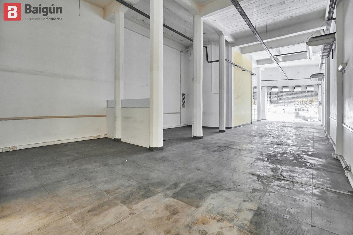 Foto de LOCAL COMERCIAL EN AV CORRIENTES - Frente al Shopping Abasto, imagen 4