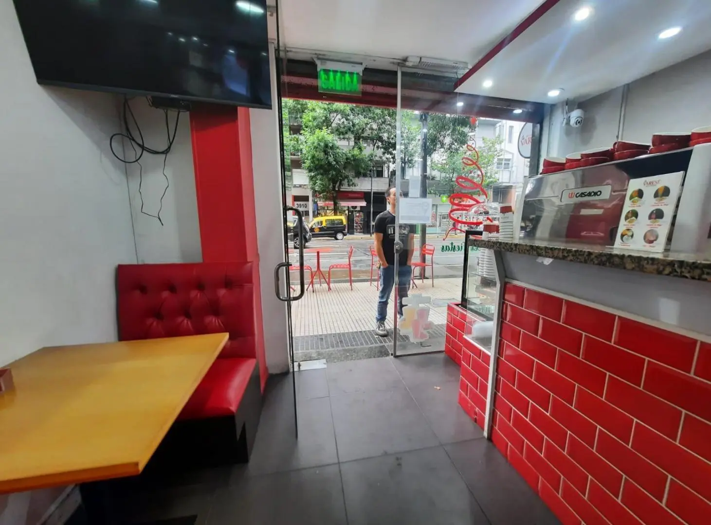 Local en Av. Corrientes 3911 3