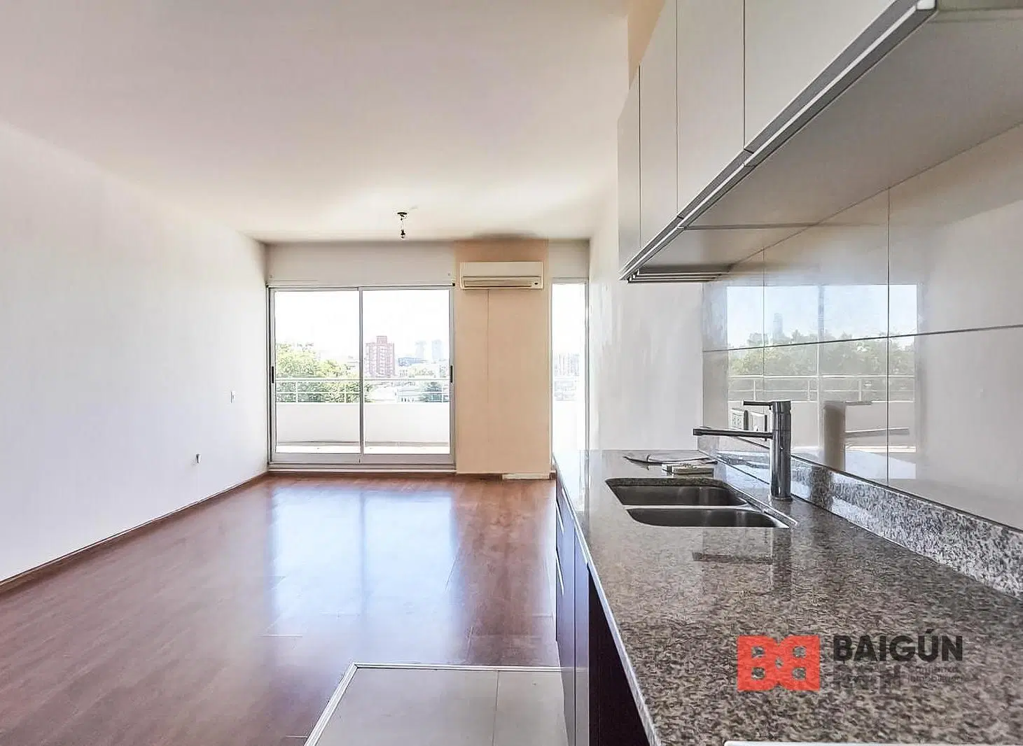 EN EDIFICIO NUEVO - VENTA CON RENTA 4