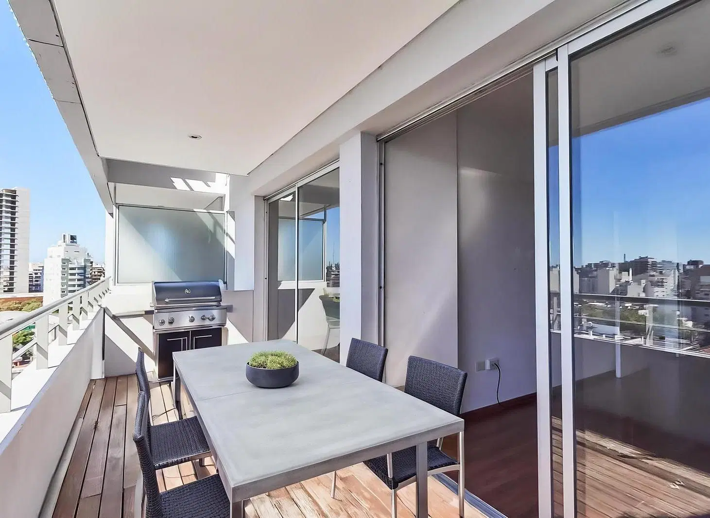 EN EDIFICIO NUEVO - VENTA CON RENTA 5