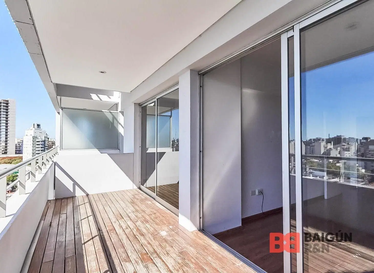 EN EDIFICIO NUEVO - VENTA CON RENTA 3