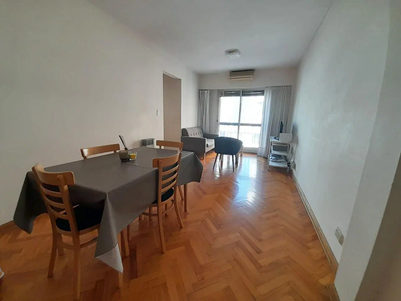 Departamento con cochera en Villa del Parque 1