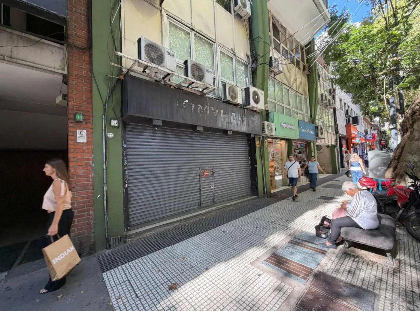 Local en Av. Santa Fe 2375 4