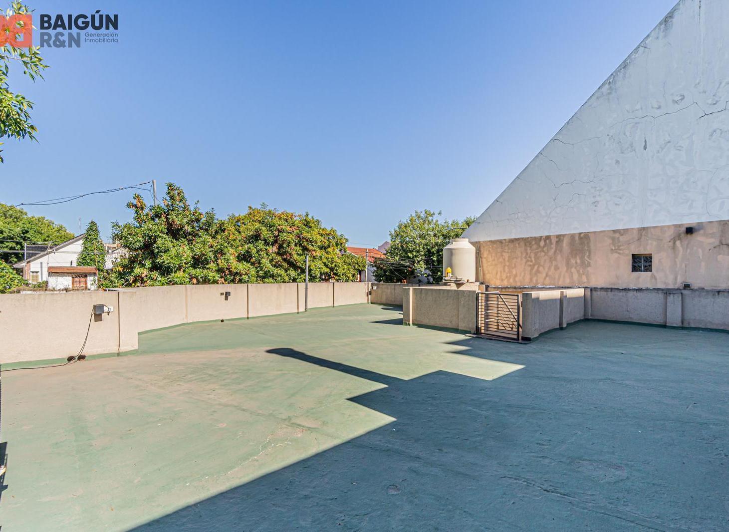 Foto de ESPECTACULAR CASA EN ESQUINA EN DEVOTO | 3 AMB CON COCHERA GIGANTE, imagen 4