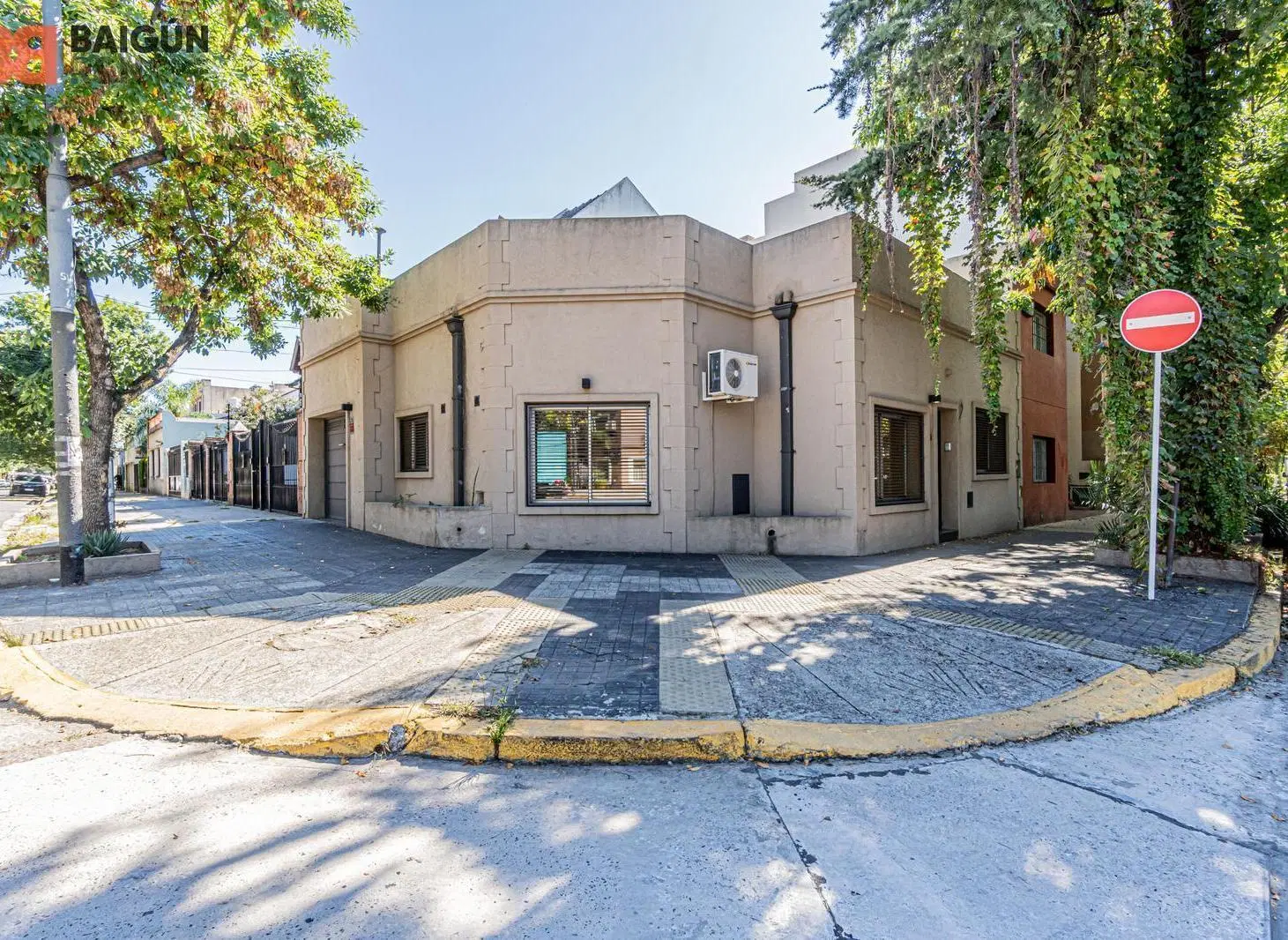 ESPECTACULAR CASA EN ESQUINA EN DEVOTO | 3 AMB CON COCHERA   GIGANTE TERRAZA | SIN EXPENSAS 2
