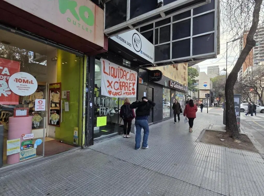 Local en Echeverria 2425 2
