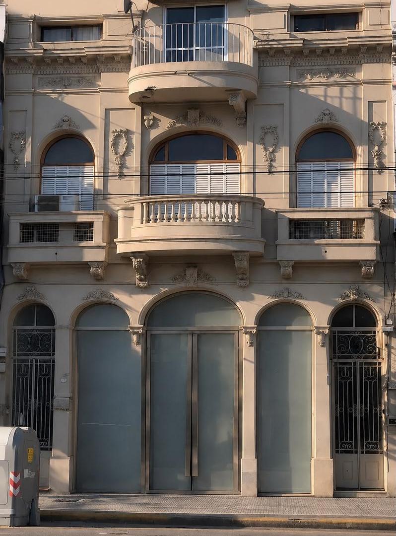 Foto de Local / Oficina 350 m² en 3 Plantas sobre Av. Córdoba, imagen 2