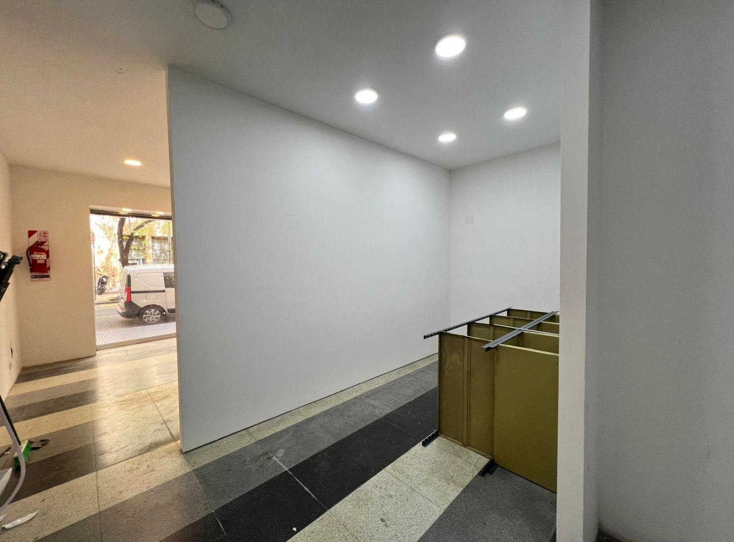 Foto de Local en Marcelo T. de Alvear 2235, frente a la UBA - 120 m², imagen 2