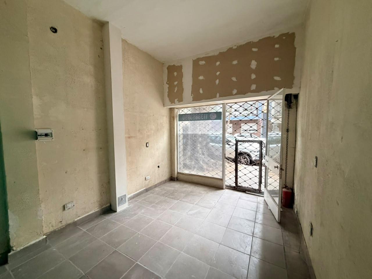 Foto de Local en Roosevelt al 2336, a mts de Av. Cabildo - 26 m², imagen 2