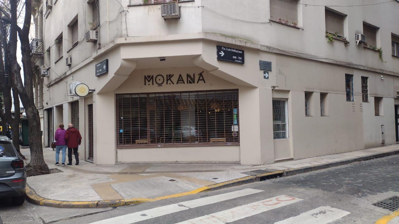 Foto de Local en esquina 70 m² en PB con gran vidriera – Tribunales, imagen 2