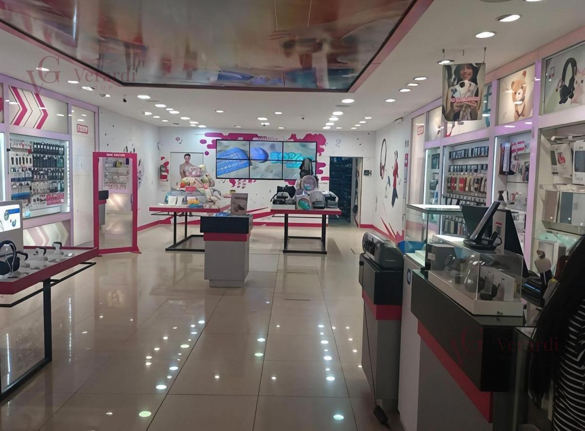 Foto de Local 700 m² sobre Florida – 350 m² en PB apto todo rubro, imagen 2