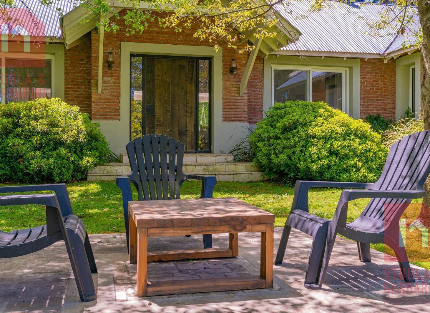 Foto de Casa de 4 ambientes, con pileta, frente al arroyo en Marayui Country, imagen 1