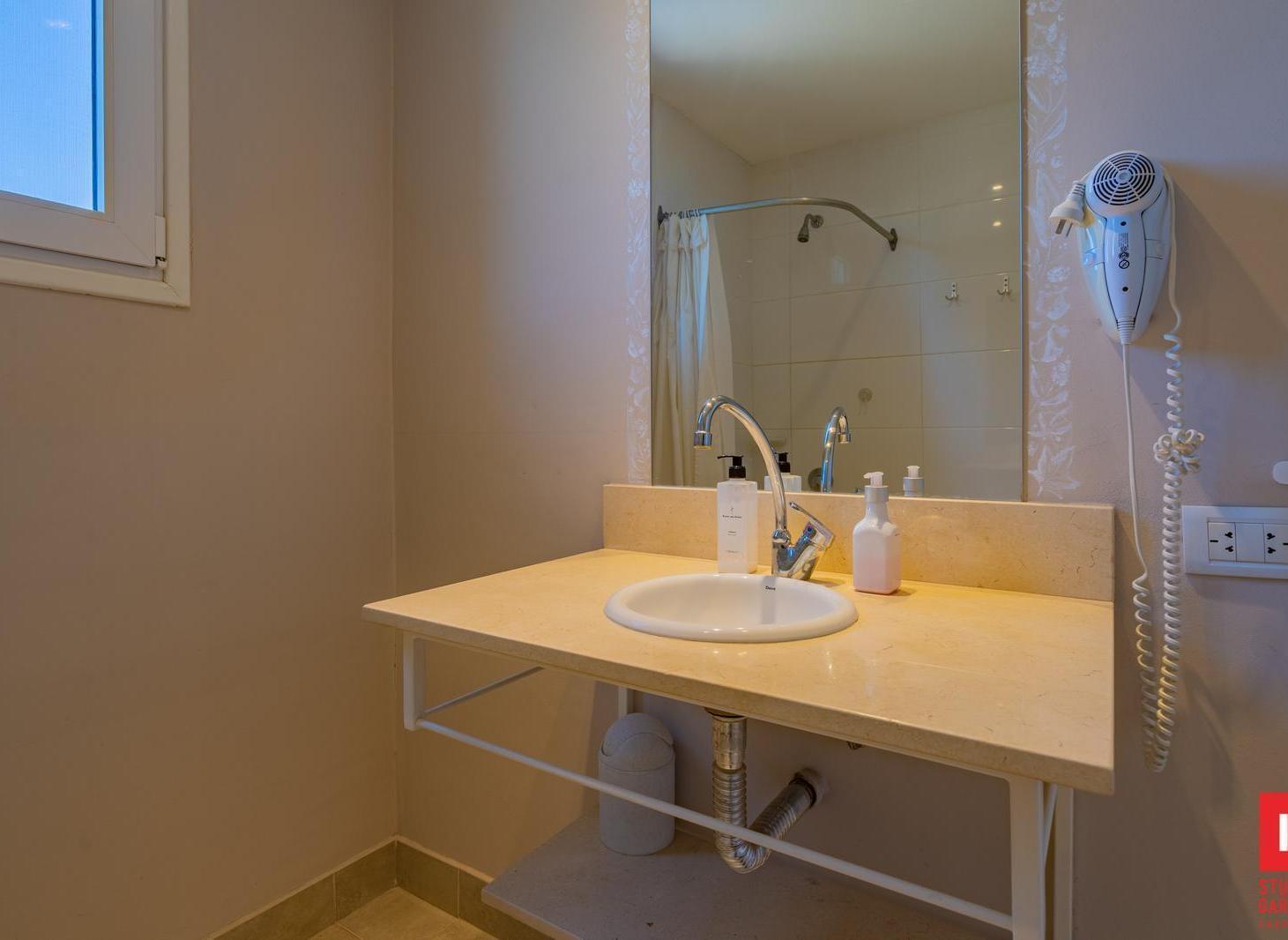Foto de Casa de 4 ambientes con amplio jardín y lindas vistas., imagen 5