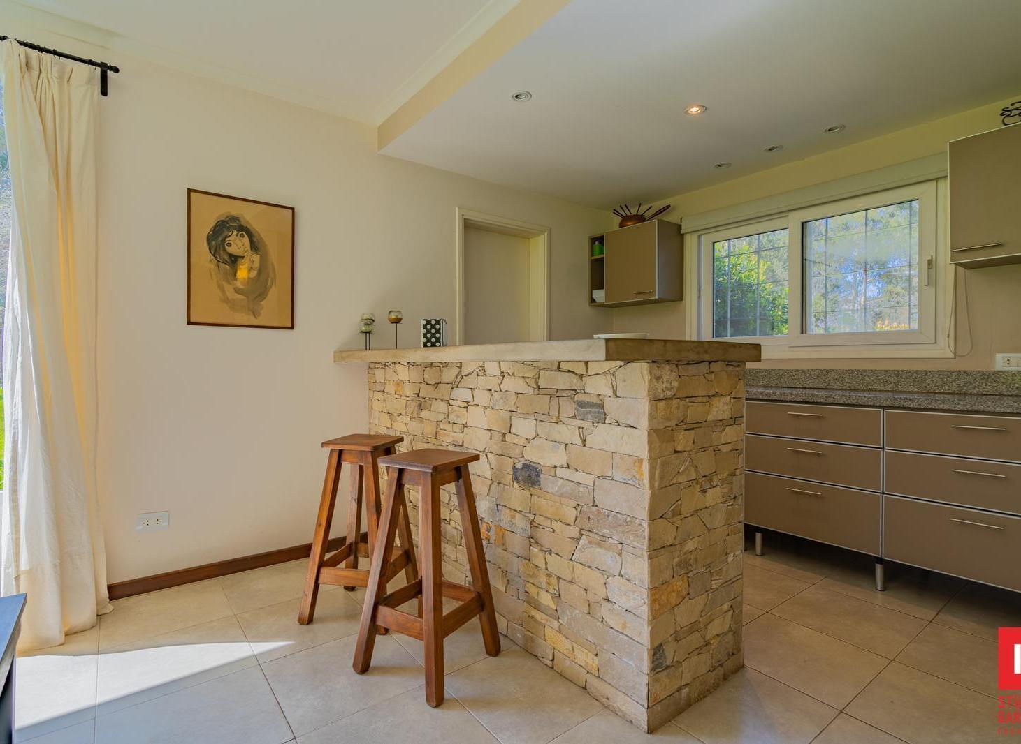 Foto de Casa de 4 ambientes con amplio jardín y lindas vistas., imagen 2