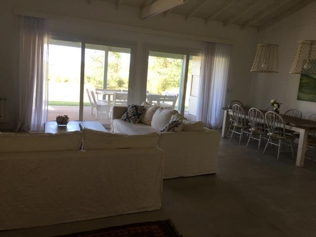 Casa de 4 dormitorios con vista al campo en Marayui Country Club 1