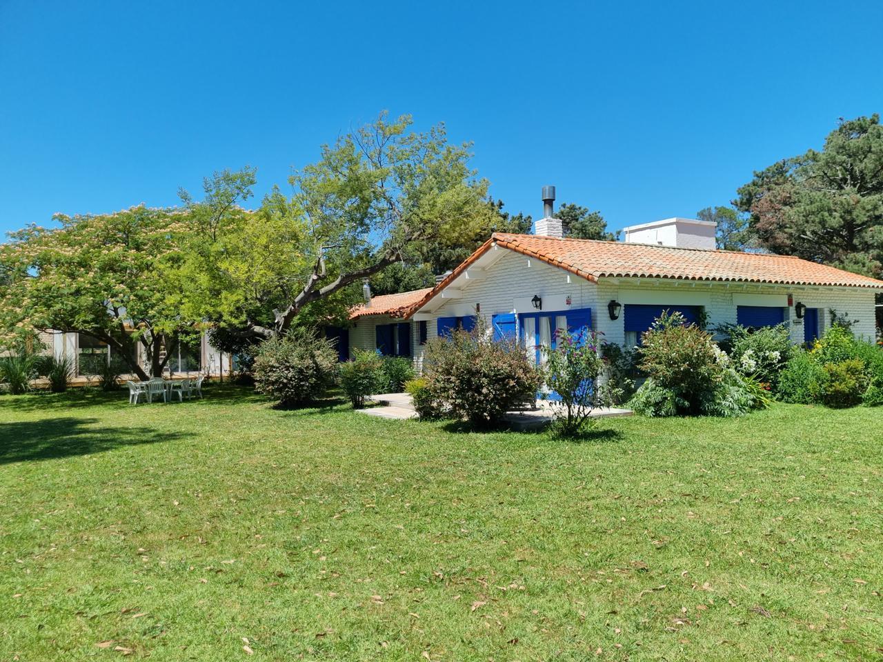 Casa de 6 ambientes sobre lote de 1757 m2