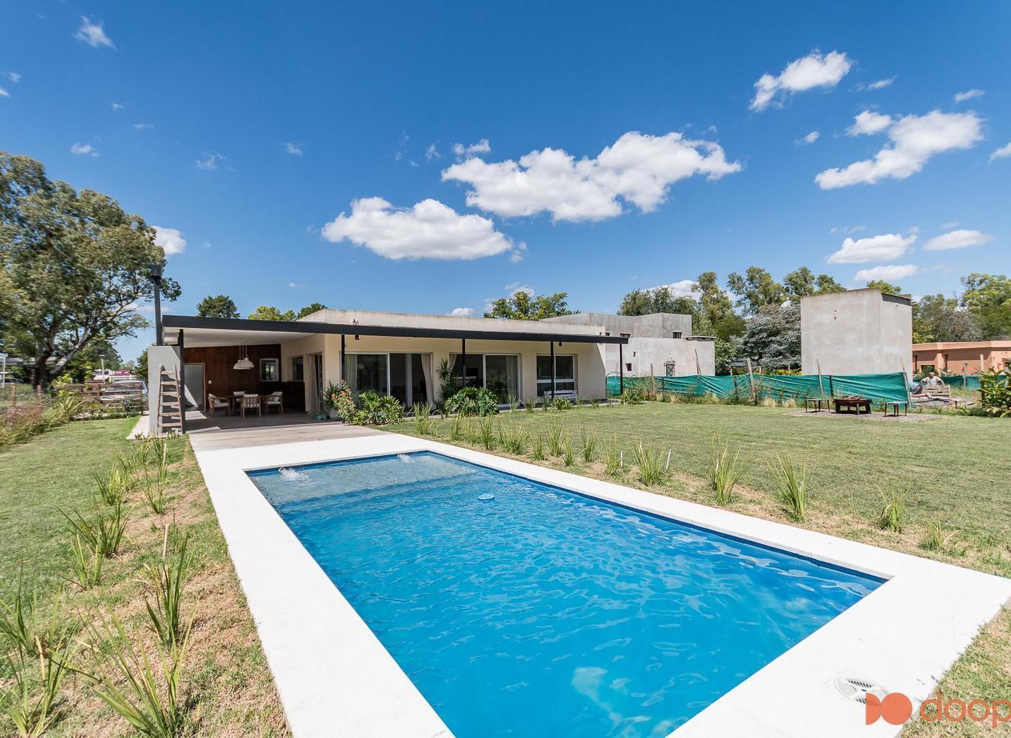 VENTA CASA 4 AMBIENTES BARRIO MONET PILETA JARDIN