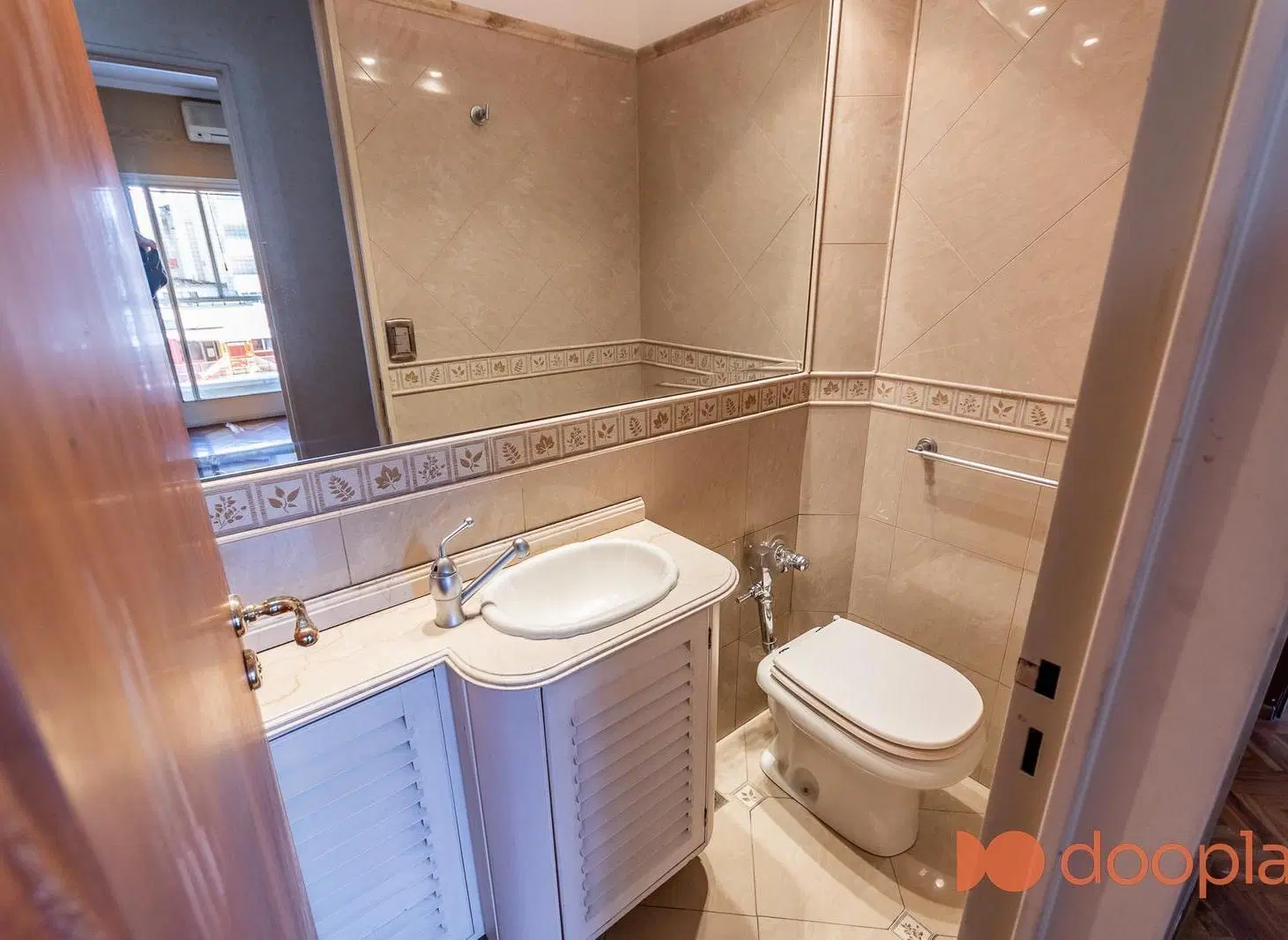 VENTA DEPARTAMENTO 3 AMBIENTES CON DEPENDENCIA FLORES BALCON BAULERA 4
