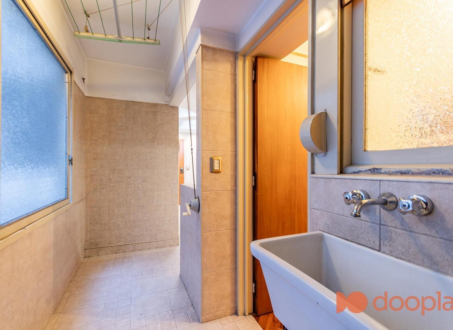 VENTA DEPARTAMENTO 3 AMBIENTES CON DEPENDENCIA FLORES BALCON BAULERA