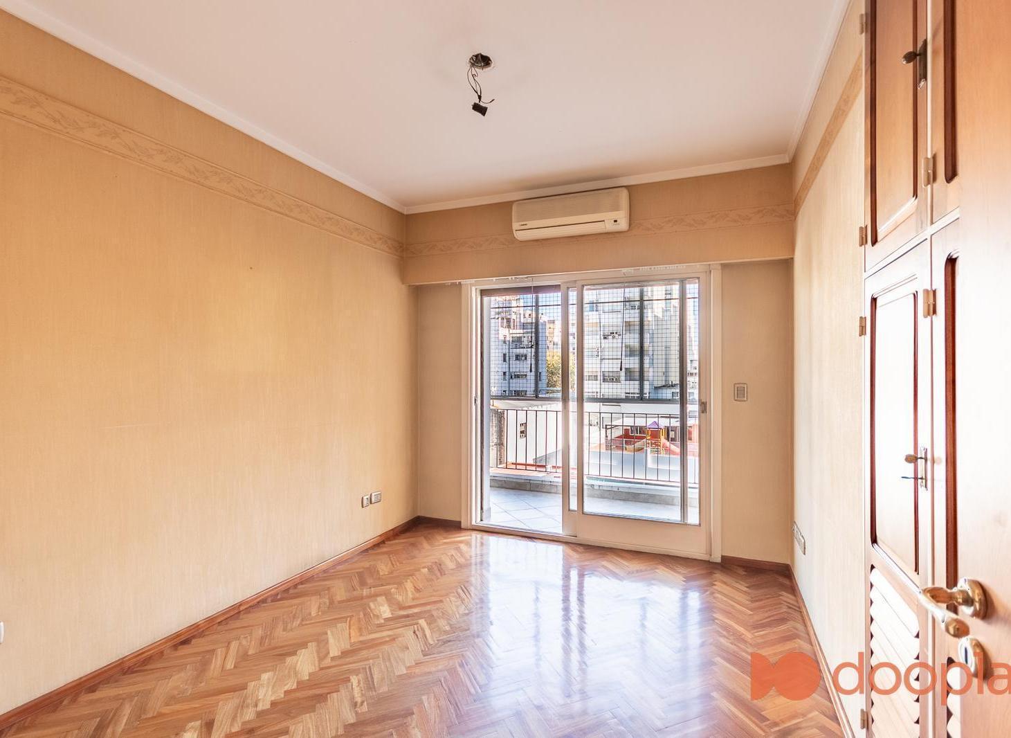 VENTA DEPARTAMENTO 3 AMBIENTES CON DEPENDENCIA FLORES BALCON BAULERA