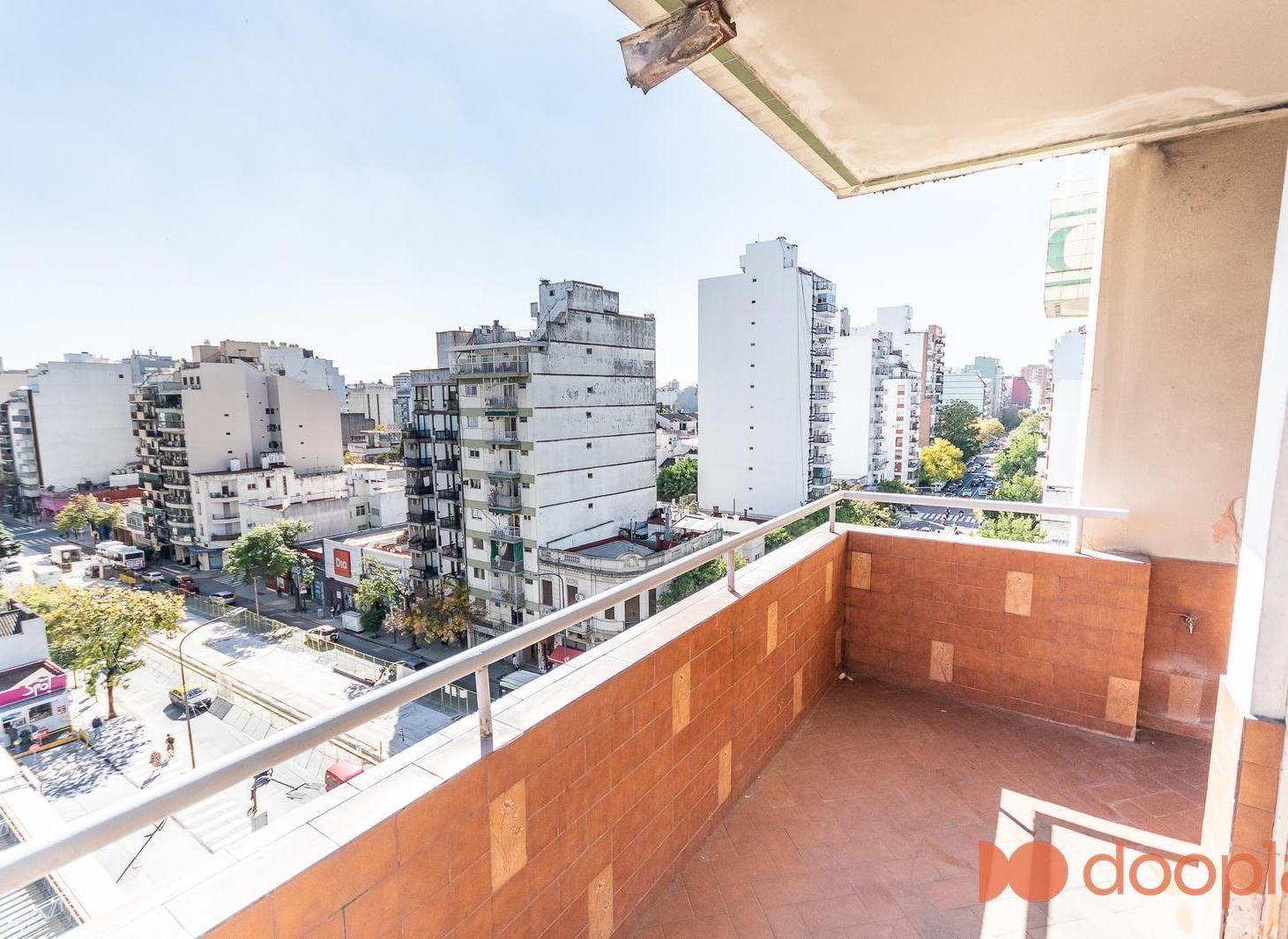 Foto de VENTA DEPARTAMENTO 4 AMBIENTES CABALLITO DEPENDENCIA COCHERA BALCÓN, imagen 1