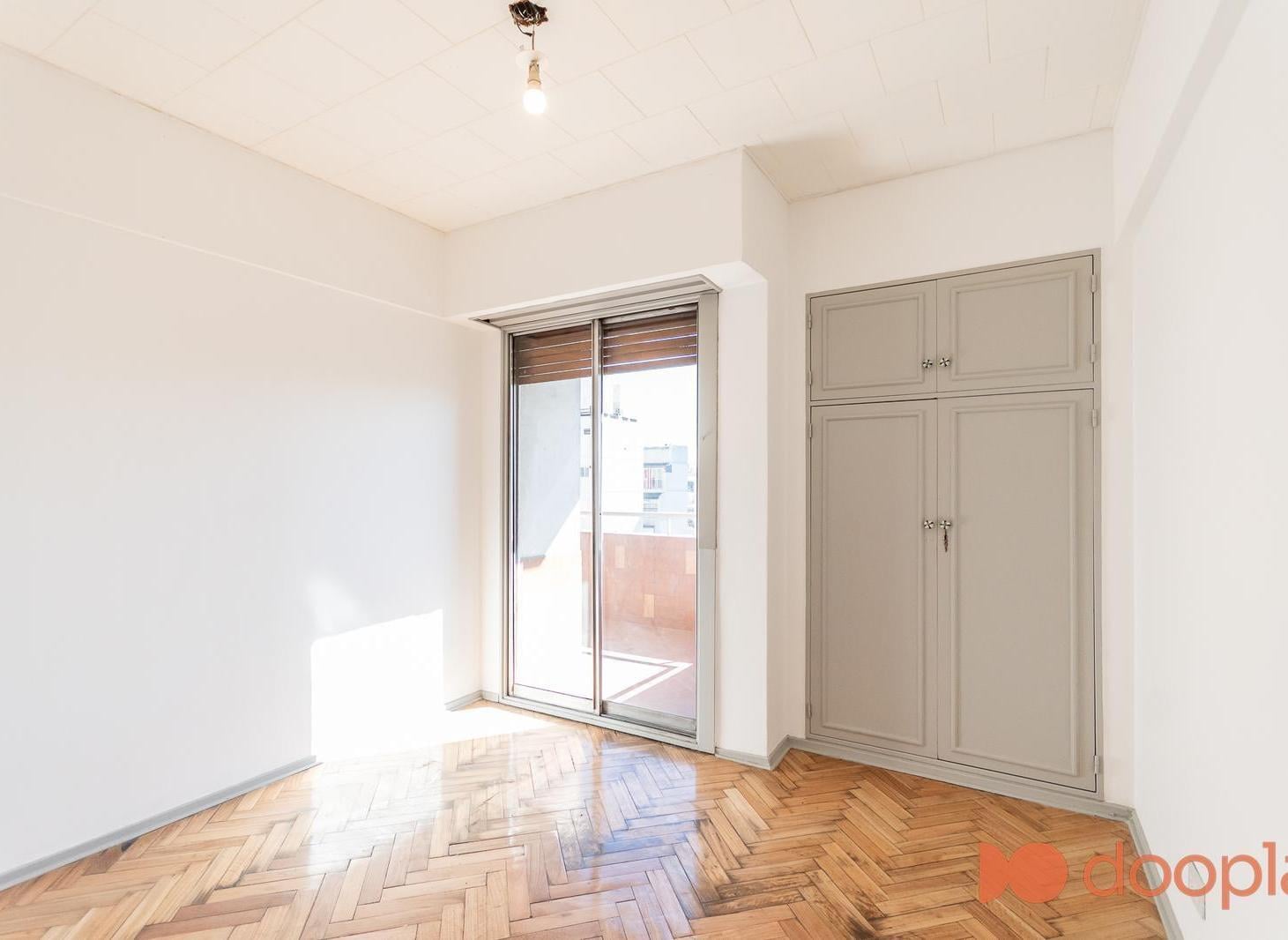 Foto de VENTA DEPARTAMENTO 4 AMBIENTES CABALLITO DEPENDENCIA COCHERA BALCÓN, imagen 3