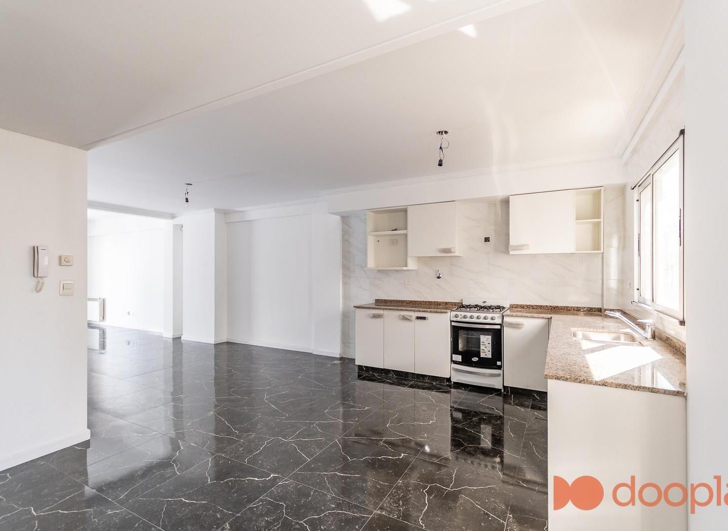 Foto de VENTA DEPARTAMENTO 4 AMBIENTES CON COCHERA Y BALCON TERRAZA CABALLITO, imagen 1